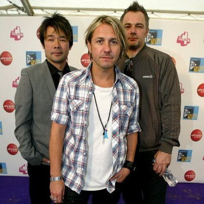 Feeder lyrics